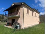 Leonessa  MQ 220 piu MQ 17.000 terreno seminativo