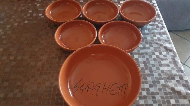 Set 5 piatti più uno grande tutti in terracotta - Foto 3