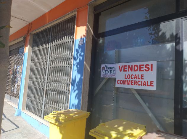 FinImmobil VENDE in Guagnano (LE), alla Via V.Veneto n.23 Locale Commerciale - Foto 2