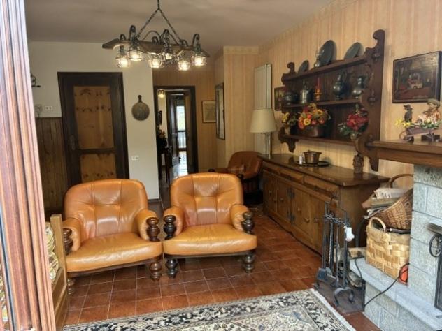 SPLENDIDO TRILOCALE CON DUE BAGNI, CUCININO, AMPIO SOGGIORNO, RIPOSTIGLIO, GARAGE, OTTIMA POSIZIONE. - Foto 4
