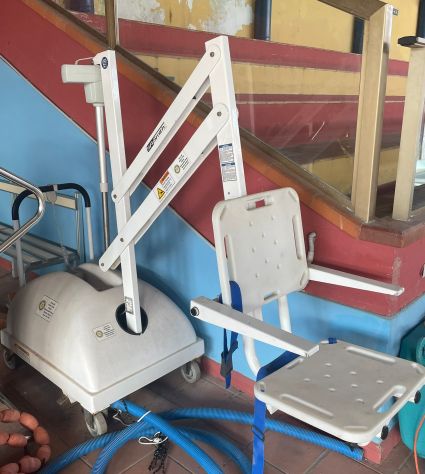 sollevatore per disabili per piscina