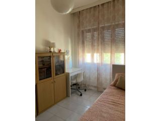 Stanza singola per studentessa  disponibile subito