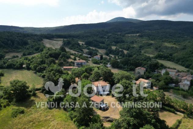 Rustico / Casale di 200 m² con più di 5 locali in vendita a Castiglione d'Orcia