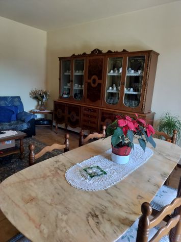 Credenza Cristalliera vintage con tavolo e sedie - Foto 7