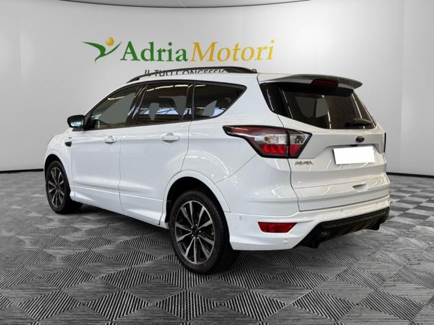 Ford Kuga 1.5 TDCi 120CV S&S 2WD ST-Line - Foto 3