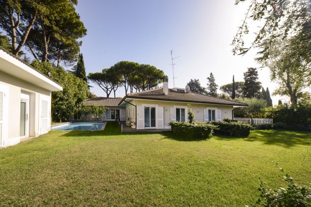 Esclusiva proprietà di 900 mq con Parco e Piscina