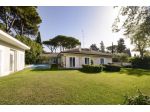 Esclusiva proprietà di 900 mq con Parco e Piscina