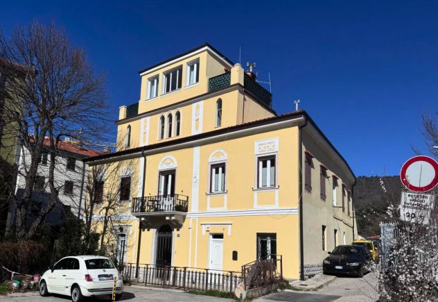 casa indipendente in vendita a Trieste in zona Gretta