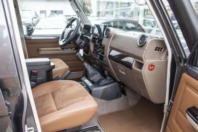 Toyota Land Cruiser GRJ 76 4.0 VX LIM '24 - Foto 10