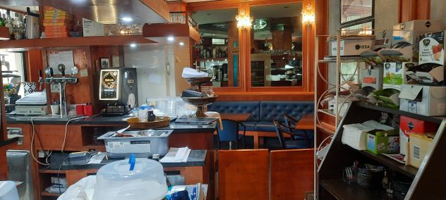 BAR CAFFETTERIA- AL CENTRO DI CESANO BOSCONE - HA ANCHE CANNA FUMARIA E - Foto 4