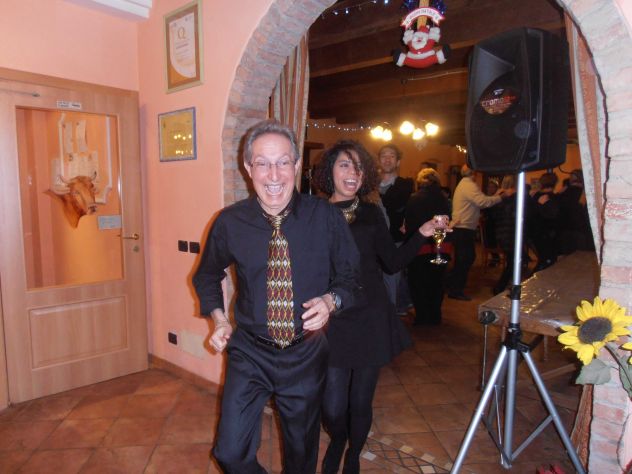 CANTANTE SERIO E PROFESSIONALE SI PROPONE PER EVENTI - Foto 5