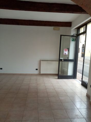INTERA PALAZZINA NELLE VICINANZE DELLA PIAZZA - Foto 10