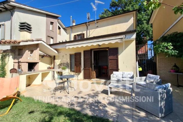 Casa indipendente di 105 m² con 4 locali e posto auto in vendita a Urbino