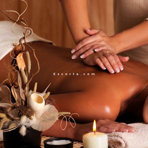 MASSAGGIO RILASSANTE,,,,,,DONNA MATURA,,,,,52ENNE,,,,,,,, Tel:3277132750