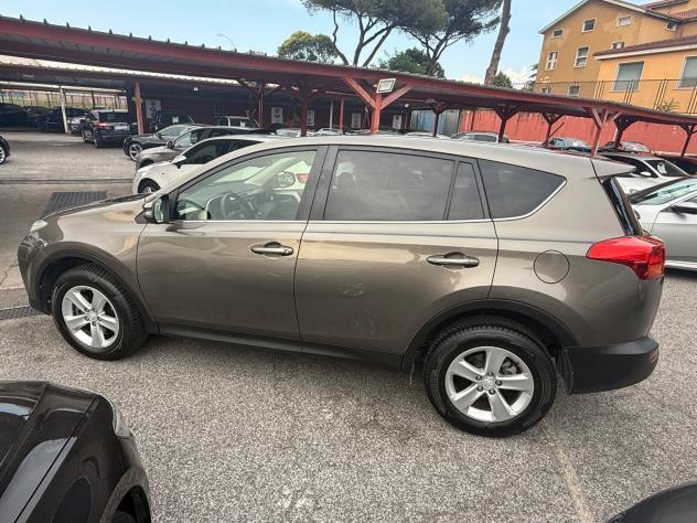 RAV4 2.0 D-4D 2WD-UNIPRO-TAGLIANDI CERTIFICATI - Foto 4