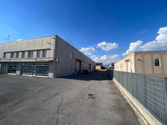 Immobile di 530 m² con 2 locali in affitto a Torbole Casaglia