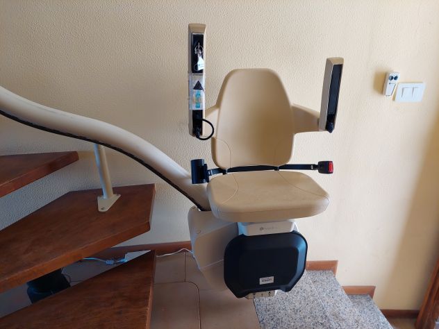 Montascale Handicare mod. 2000 in ottime condizioni (provabile)