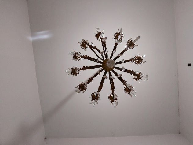 Pregiato lampadario vintage fine anni 50 In metallo dorato  con 12 punti luce - Foto 4