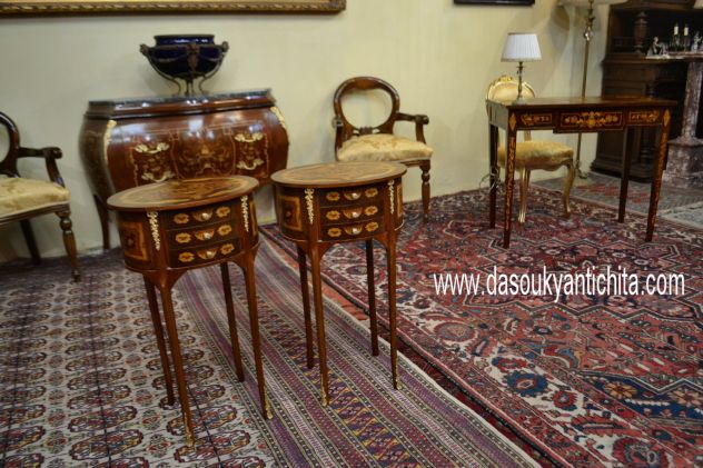 Coppia di tavolini-comodini ovali intarsiati stile Luigi XV - Foto 6