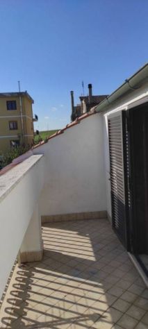 CASAL MONASTERO MONOLOCALE CON AMBIENTI SUDDIVISI ARREDATO CON BALCONE - Foto 2