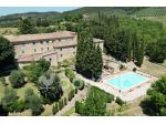 Rustico / Casale di 2200 m² con più di 5 locali e box auto in vendita a Asciano
