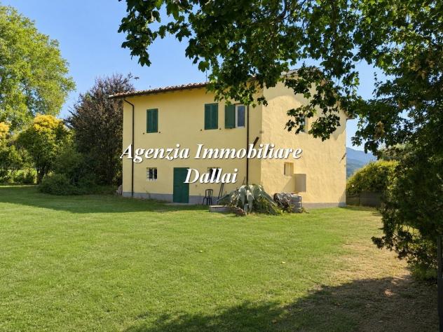 Scarperia (pressi) - Splendida colonica con giardino e terreno