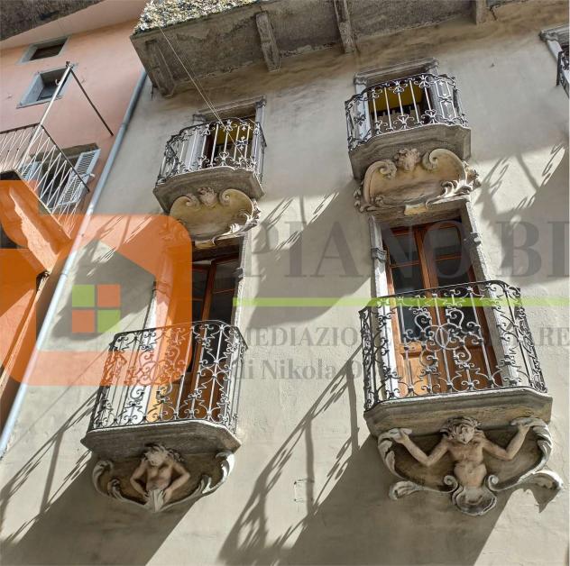 V000440 - CASA ANTICA CON TERRAZZO E CANTINA