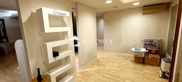 NEGOZIO di 3 vani e di 100 mq (FONTE) rif. AN105 - Foto 3