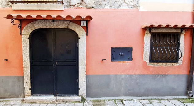 VENDESI LOCALE CURATO NEI MINIMI PARTICOLARI IN VICO DELLE PIGNE, 2 - VENOSA - Foto 2