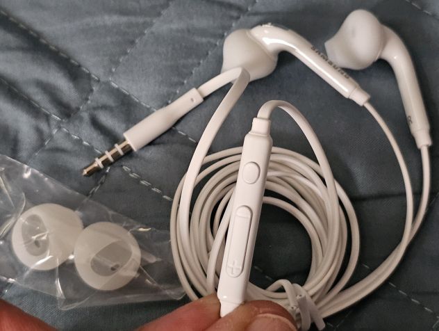 Samsung auricolari stereo a filo con pulsanti di controllo, con presa mini jack - Foto 6