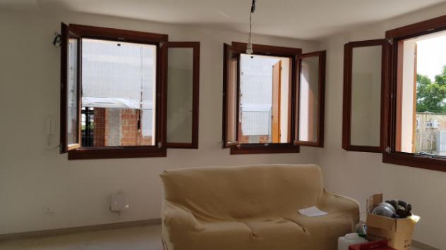 Casa indipendente di 235 m² con 5 locali e box auto in vendita a Novi di Modena