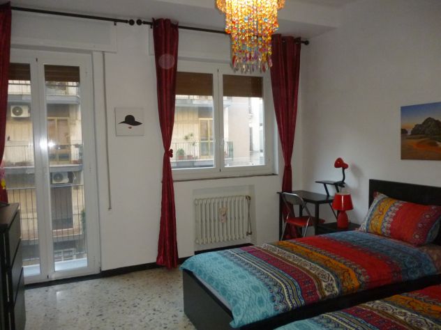 DUE-POSTI-LETTO-IN-STANZA-DOPPIA,ARREDATA,CLIMATIZZATA,VIC:STAZ/POLICL/METRO - Foto 5