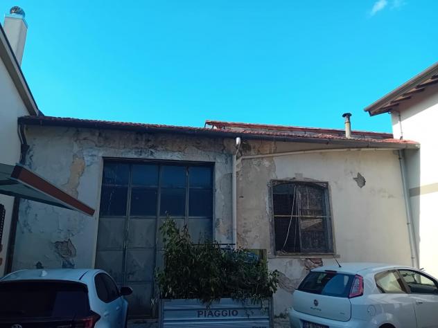 Capannone commerciale in vendita a Cascina 300 mq Rif: 1275227