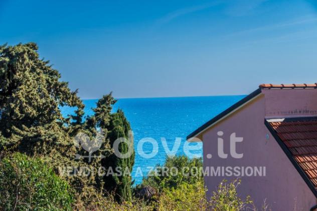 Appartamento di 125 m² con 4 locali e box auto in vendita a Costarainera