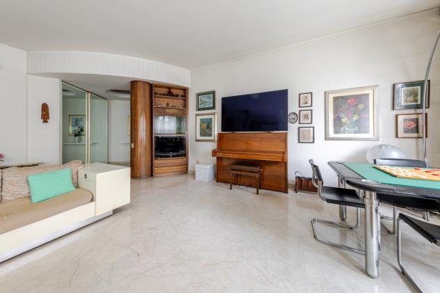 Milano ottimo appartamento via Niccolini numero due metri quadri 220 elegante condominio piano alto soggiorno terrazzo quattro camere tripli servizi d - Foto 13