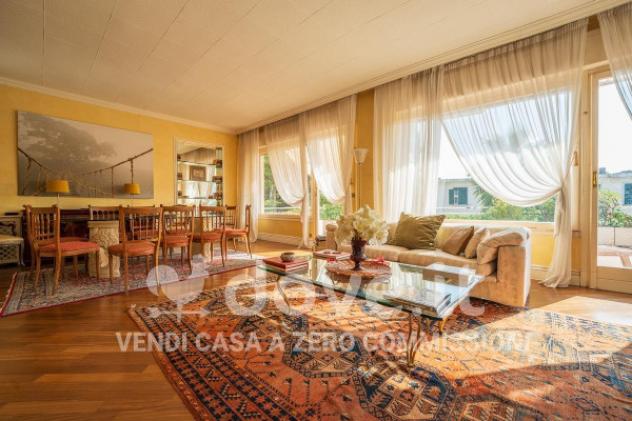 Appartamento di 240 m² con 5 locali e box auto in vendita a Sanremo
