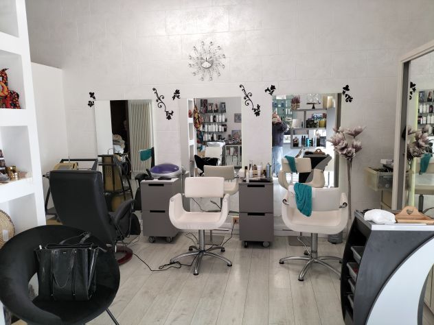 NEGOZIO E LABORATORI AD ANGOLO FRONTE STRADA - Foto 3