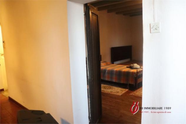 Rustico / Casale di 340 m² con più di 5 locali e box auto in vendita a Erbè - Foto 18
