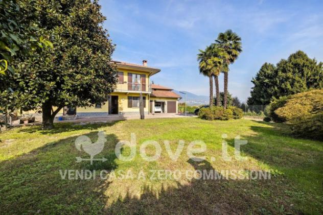 Villa di 355 m² con più di 5 locali e box auto in vendita a Biandronno - Foto 3
