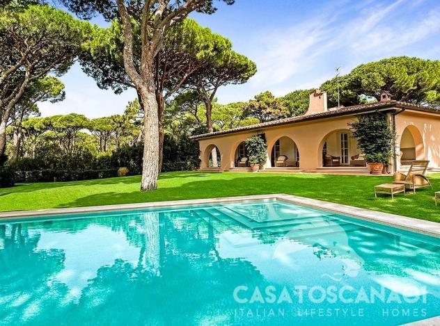 Villa in Vendita in zona ROCCAMARE con giardino