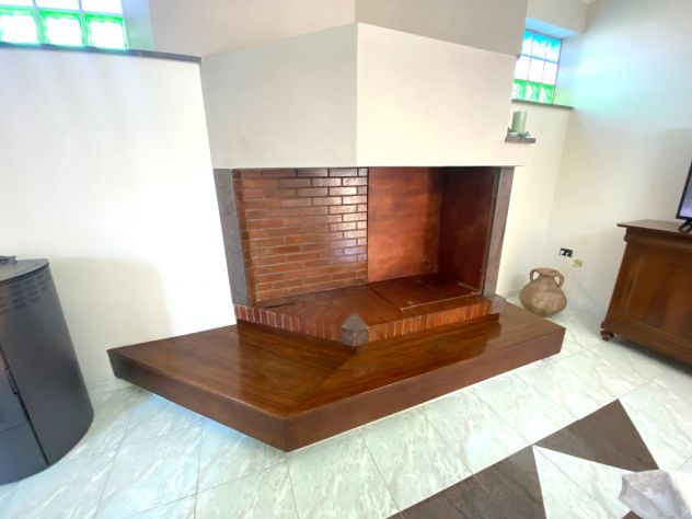 MERAVIGLIOSA VILLA CON AMPIO GIARDINO - ZONA CENTRALE - MONDRAGONE - Rif. V2897 - Foto 3