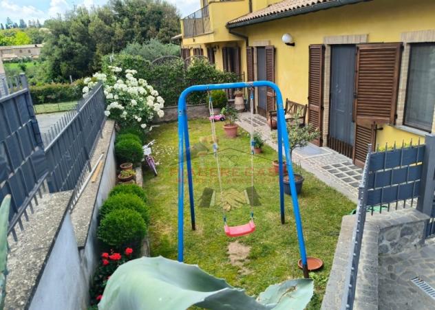 Porano - vendesi villetta a schiera libera su tre lati con giardino e posto auto.