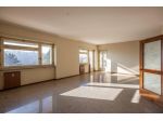 Appartamento di 265 m² con più di 5 locali e box auto doppio in affitto a C &hellip;