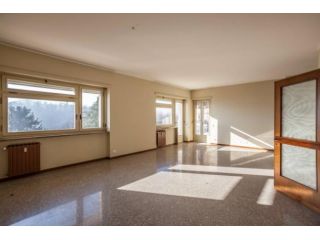 Appartamento di 265 m² con più di 5 locali e box auto doppio in affitto a C &hellip;