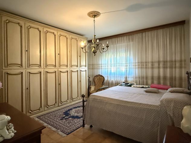 RONCHI, zona tranquilla e vicina al mare, villa su più livelli con ampio giardino su quattro lati. Al piano terra troviamo ingresso, salone, tinello, - Foto 16