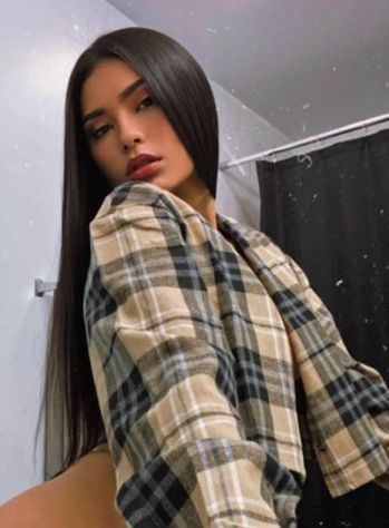 MOLTO SENSUALE , DOLCE E RAFFINATA, QUELLO CHE VEDI È QUELLO CHE TROVERAI Tel:3522836222