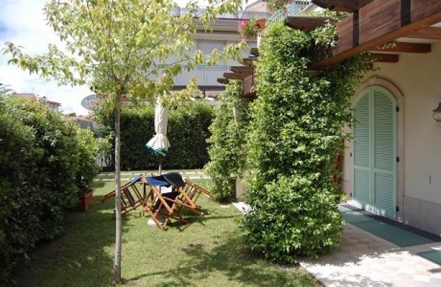 Singola in vendita a Montignoso