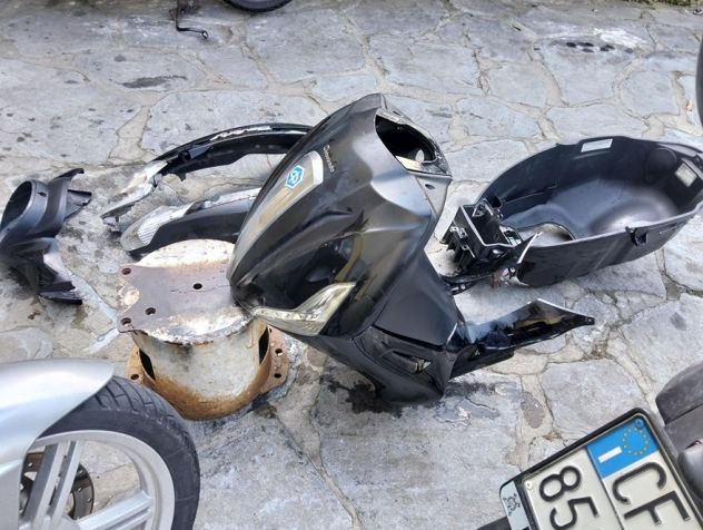 CARENE PIAGGIO BEVERLY 300 2011 2020 COME FOTO - Foto 4