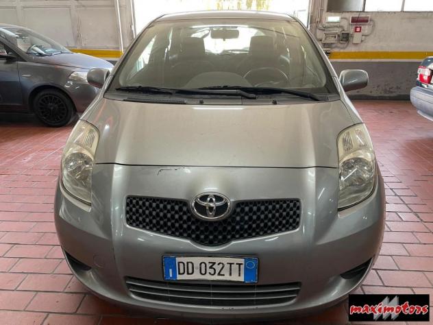 TOYOTA - Yaris - 1.4 D-4D 3p. Sol - Foto 2