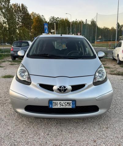 Toyota Aygo 1.0 12V VVT-i 5 porte - Foto 2